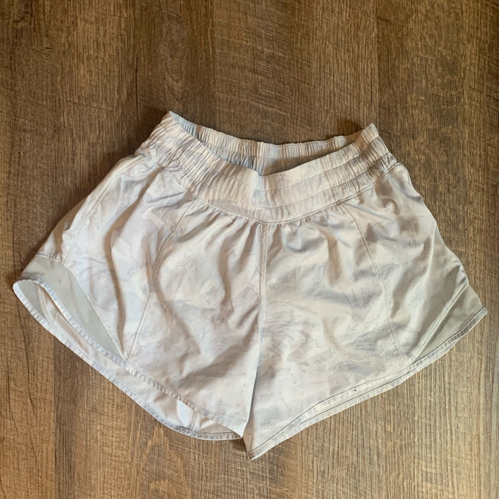 Lululemon Hotty Hot shorts 4”